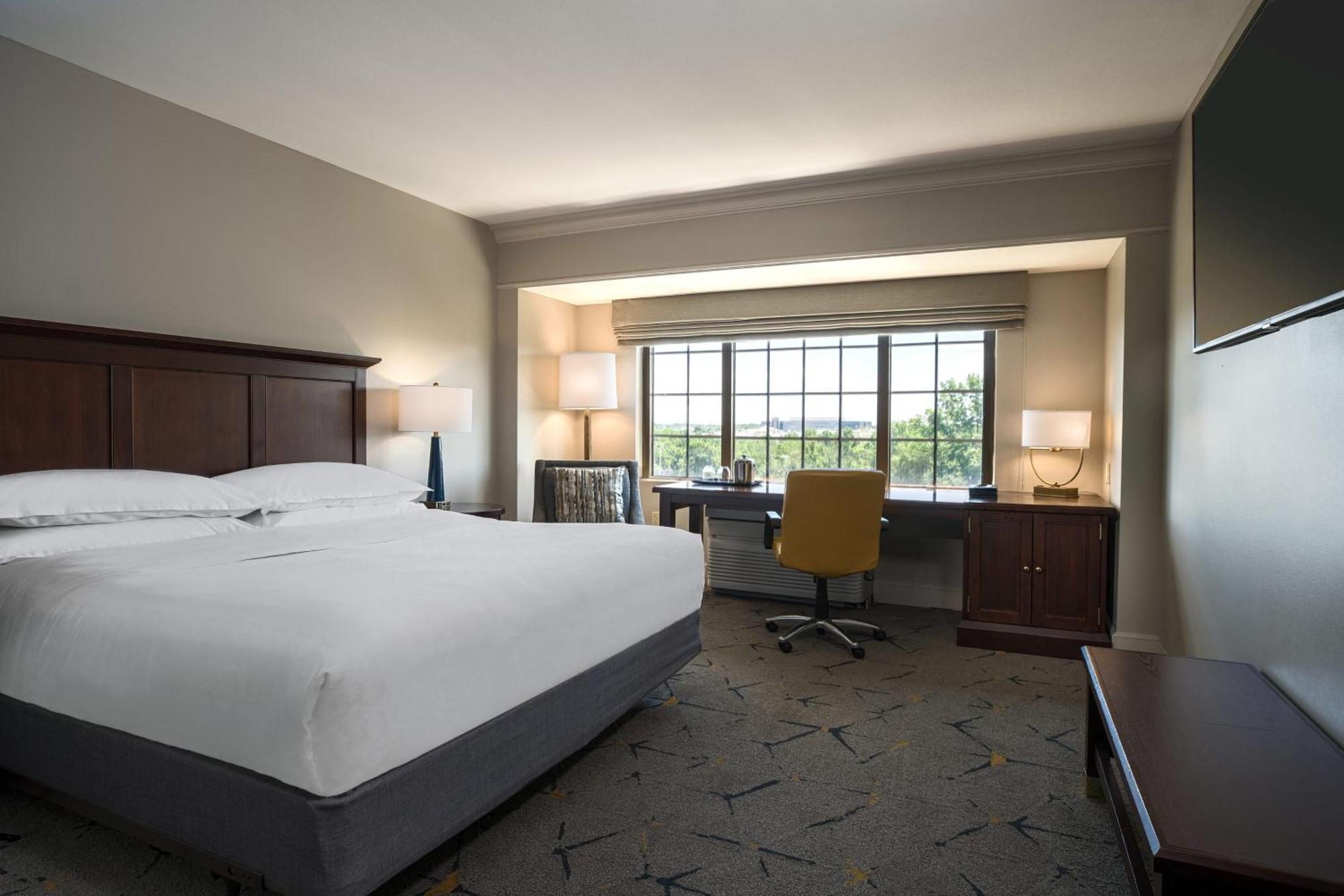 Club level Guest room 1 King Garden view High floor,1634419793:JPEG